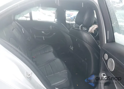 2016 Mercedes-Benz C 300 Sport 4Matic z USA, uszkodzony, nr VIN 55SWF4KBXGU111714